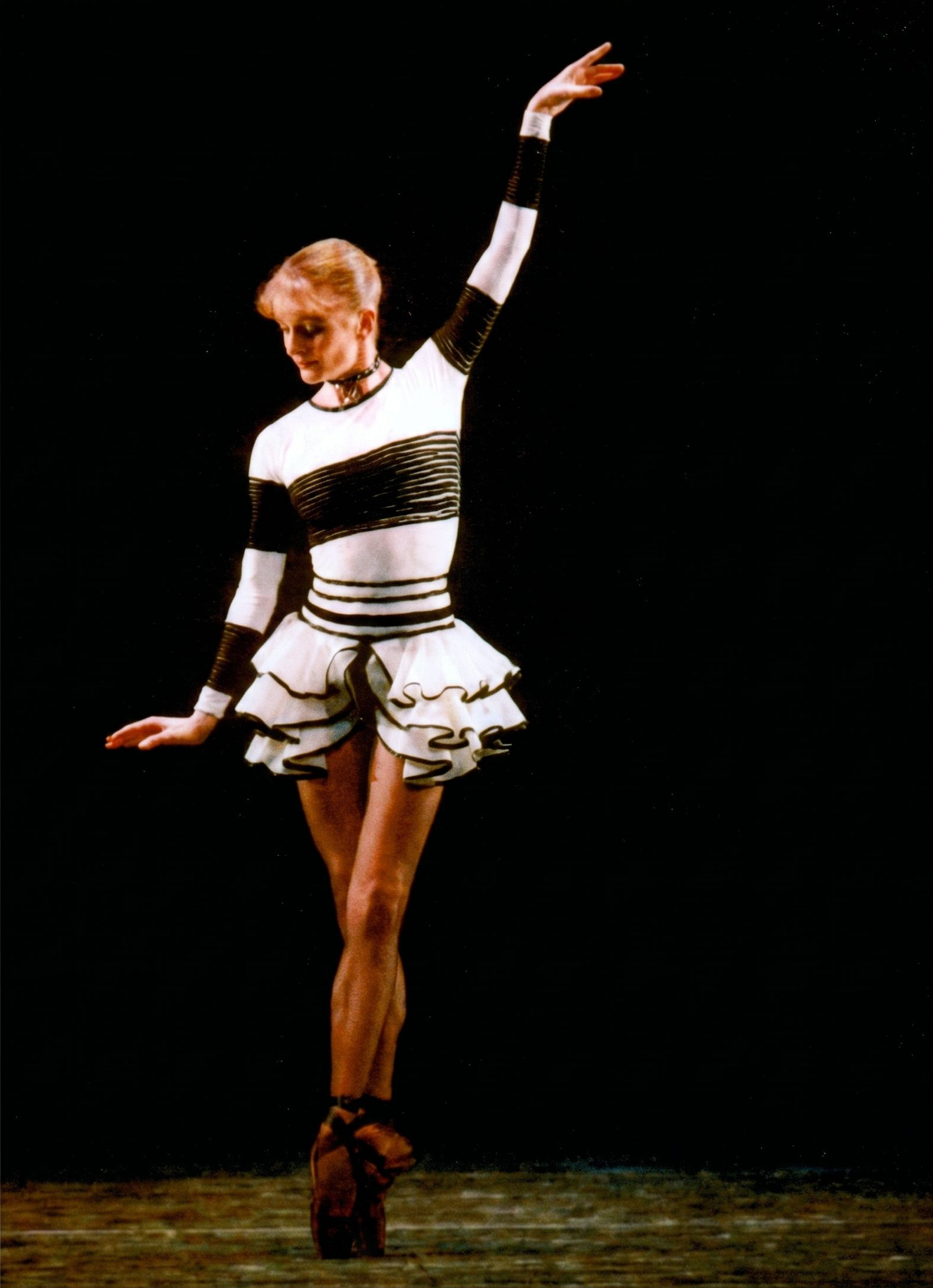 Lisa Cleverton performing with Scottish Ballet